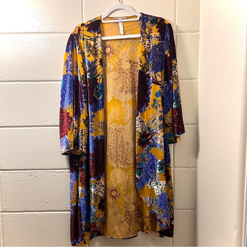floreat Anthropologie floral velvet kimono